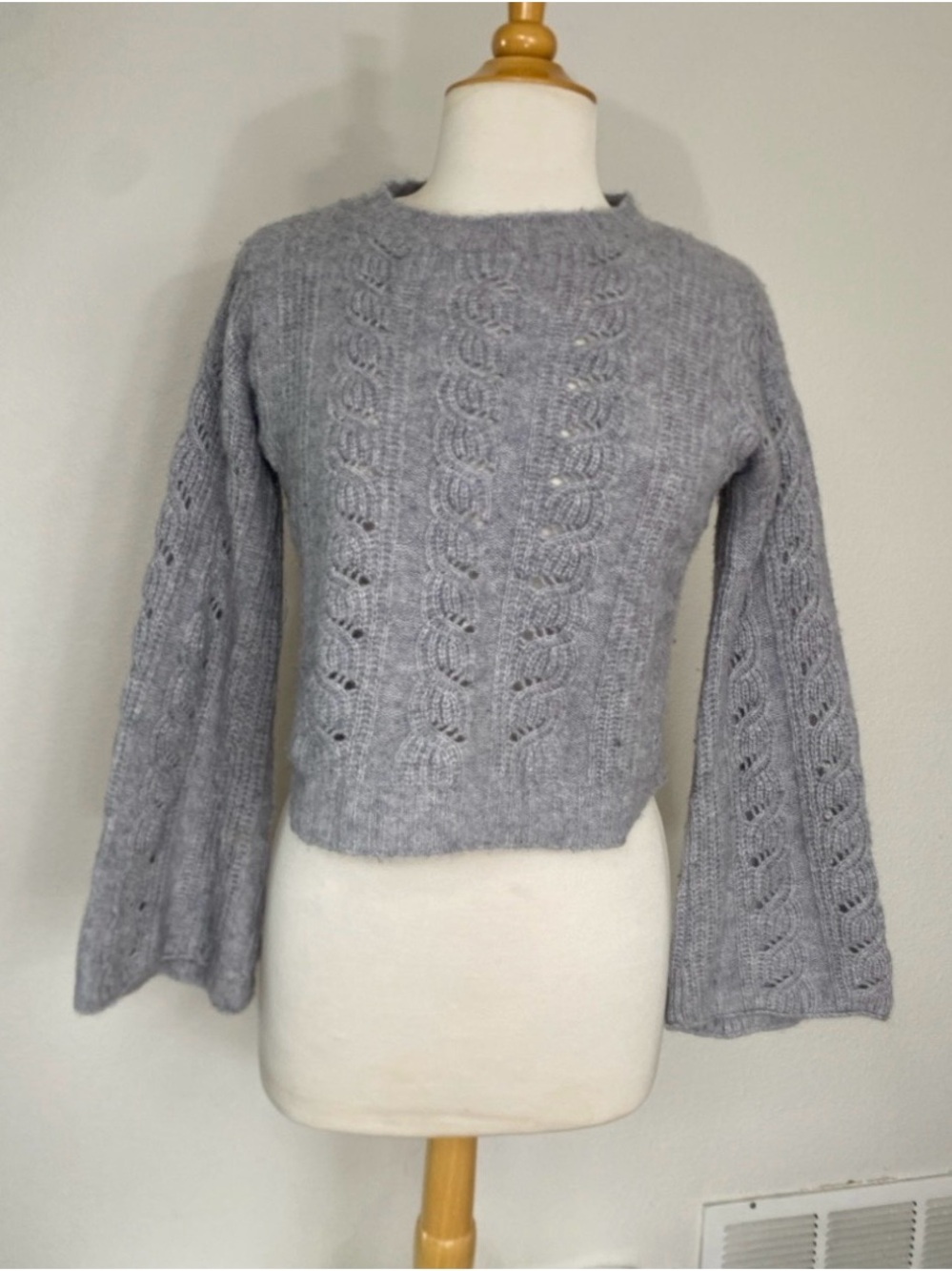 Aqua Women 100% Cashmere Gray Crew Boxy Bell Sleeve Knit Oversize Sweater Size S